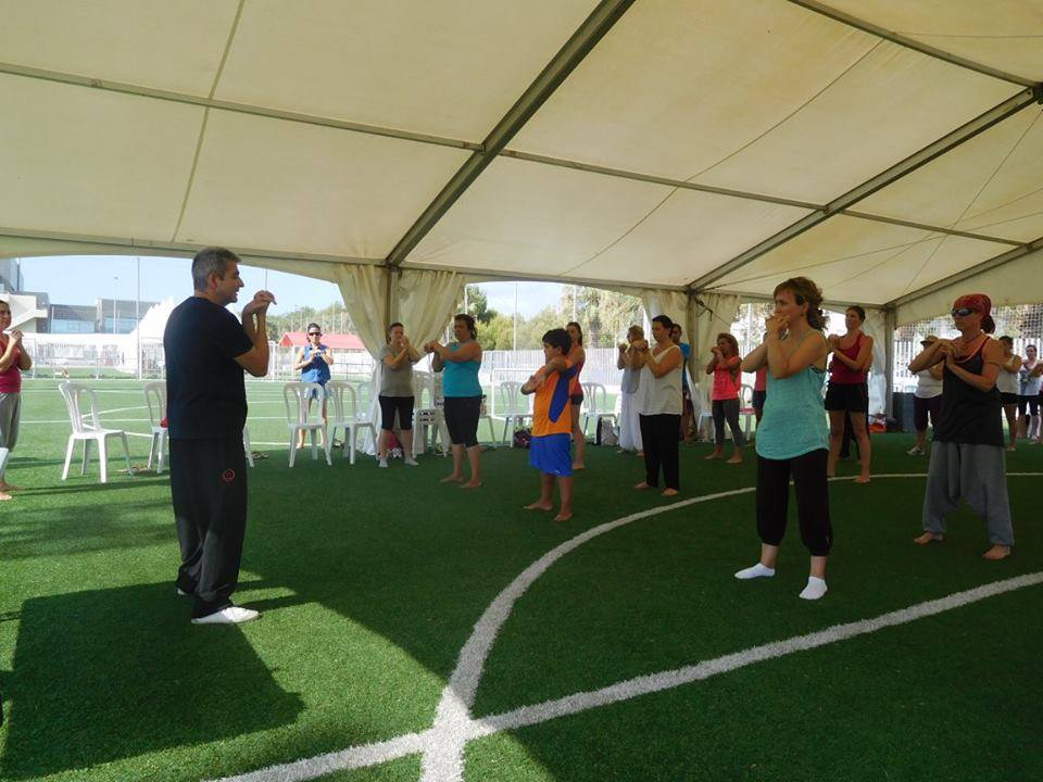 Chikung organizado por Centro Jade Almazora en el el festival de Yoga Castellón