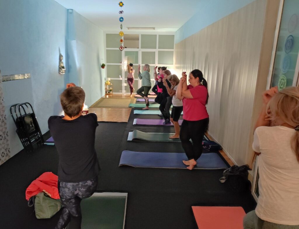 Clases de yoga en el Centro Jade Almazora. Tu espacio para descubrir el yoga en Castellón