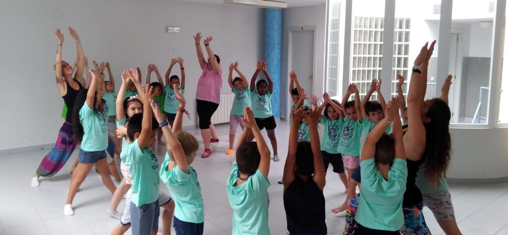 Yoga para niños, clases disponibles en Centro Jade Almazora